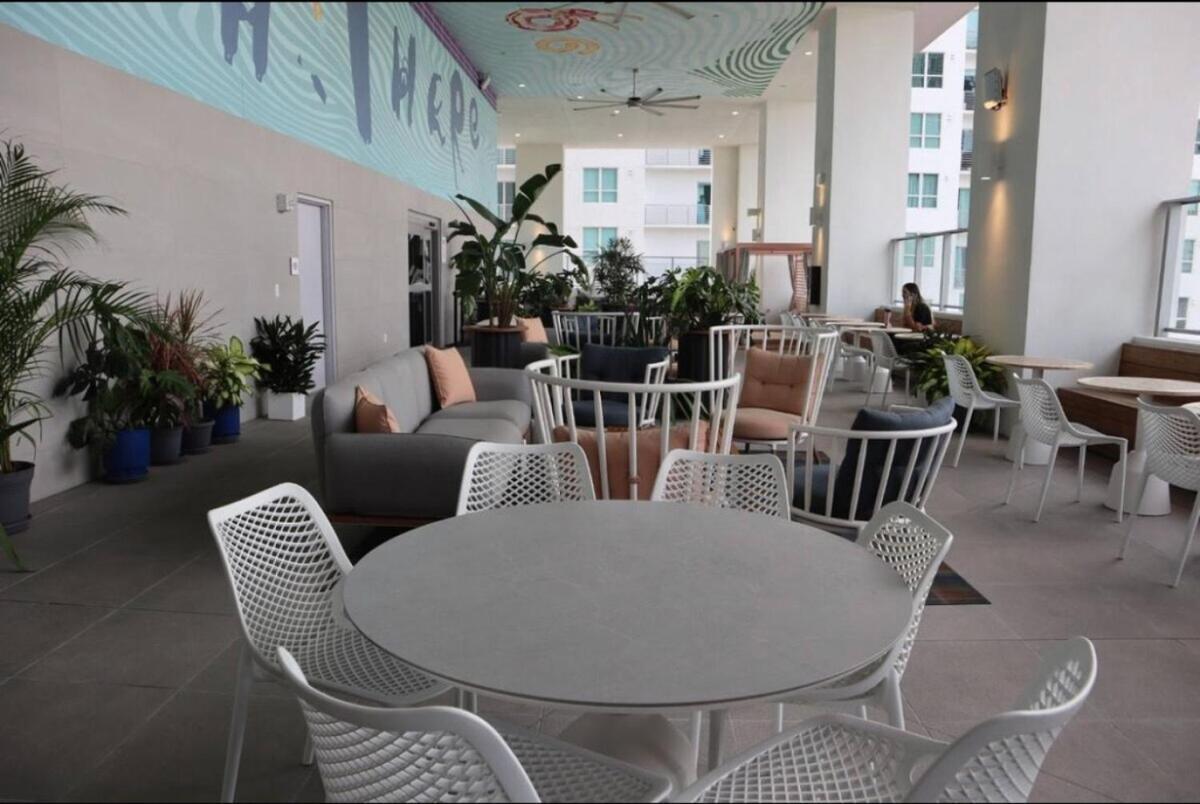 Modern Luxe Studio In Downtown Miami With Rooftop Pool And Gym Apartamento
